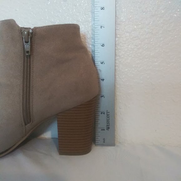 Apt. 9 women's size 8.5 tan high heel ankle boots - Picture 7 of 12